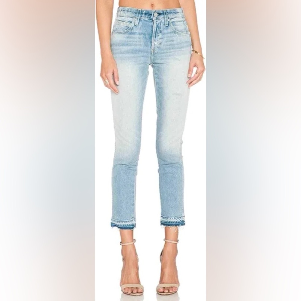 AMO BABE SWEET CHEEKS ANKLE LENGTH STRAIGHT LEG JEANS